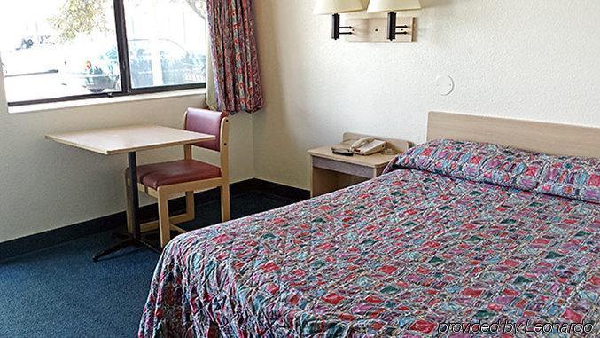 Motel 6 Des Moines South - Airport Exterior foto