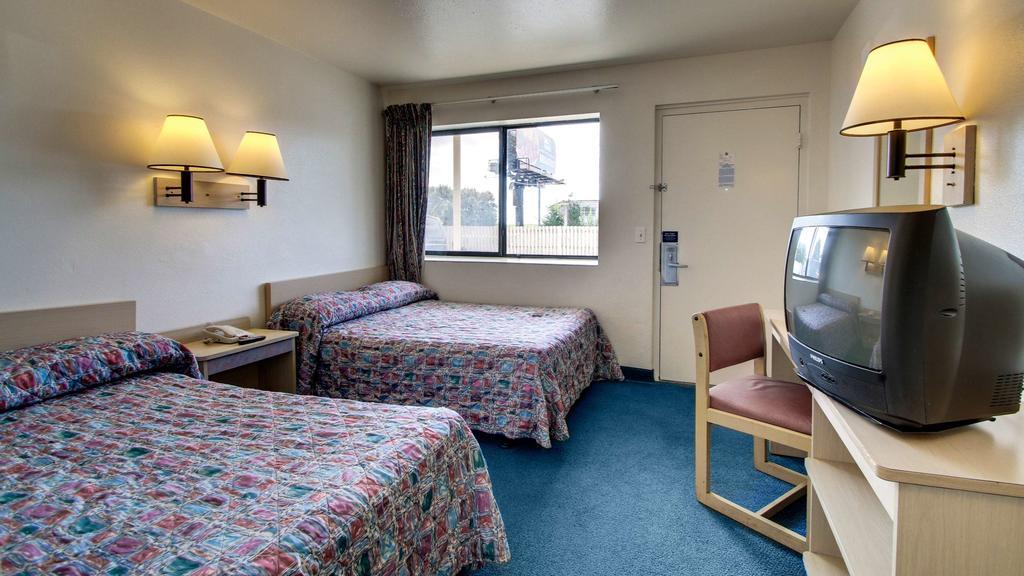 Motel 6 Des Moines South - Airport Exterior foto