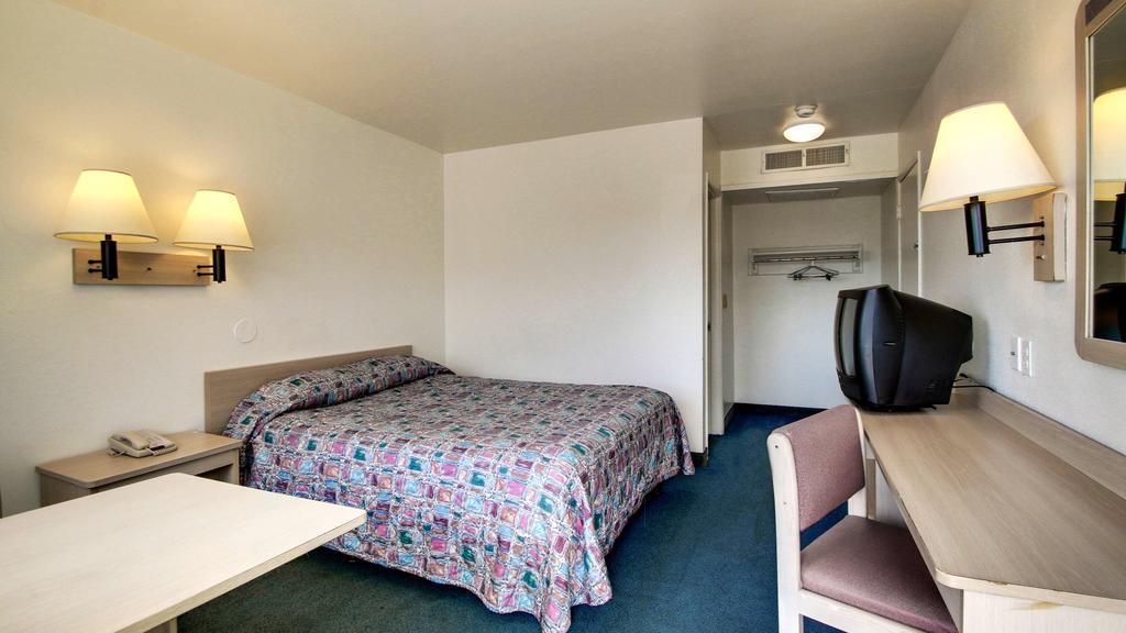Motel 6 Des Moines South - Airport Exterior foto