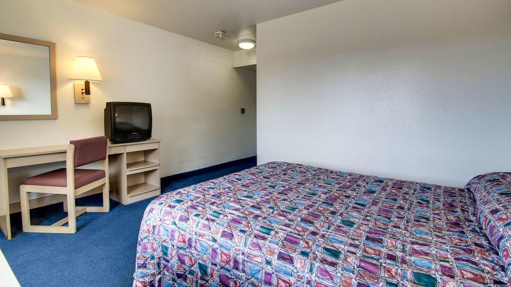 Motel 6 Des Moines South - Airport Exterior foto