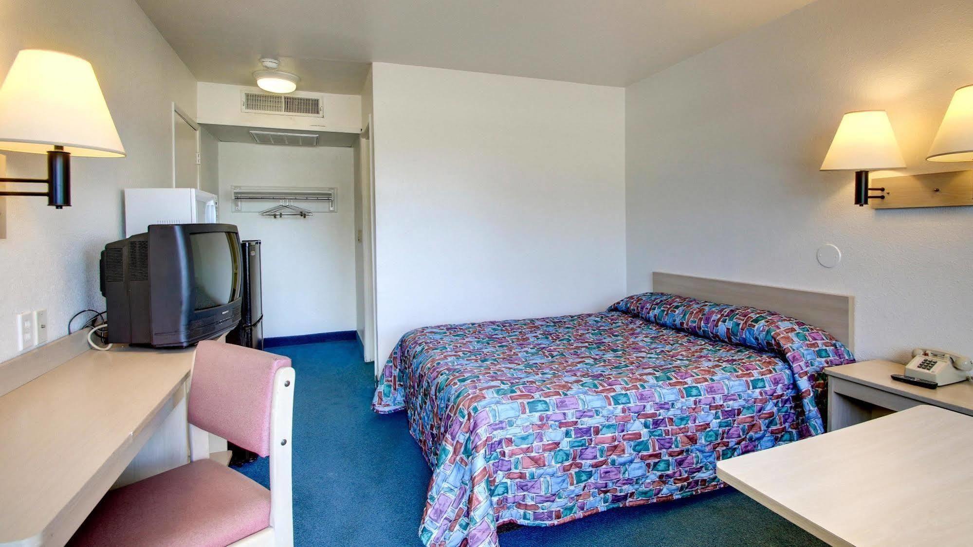 Motel 6 Des Moines South - Airport Exterior foto